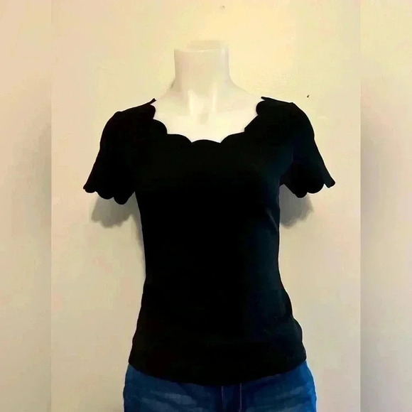 scalloped neck, black, very fitted sexy top, XS women’s top - Picture 1 of 4